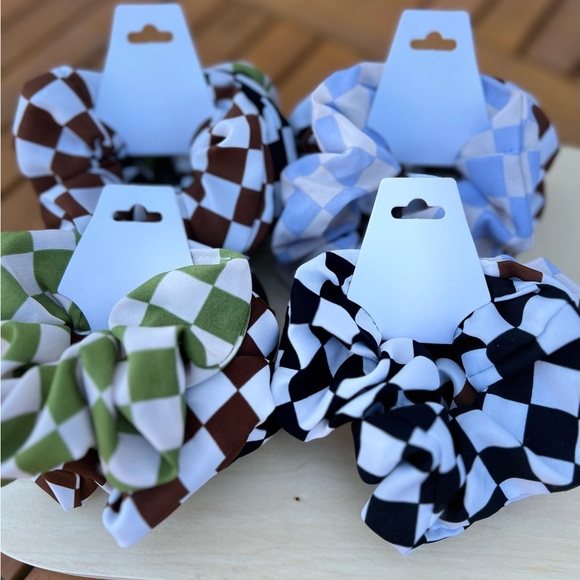 Scrunchie - Picture 3 of 4